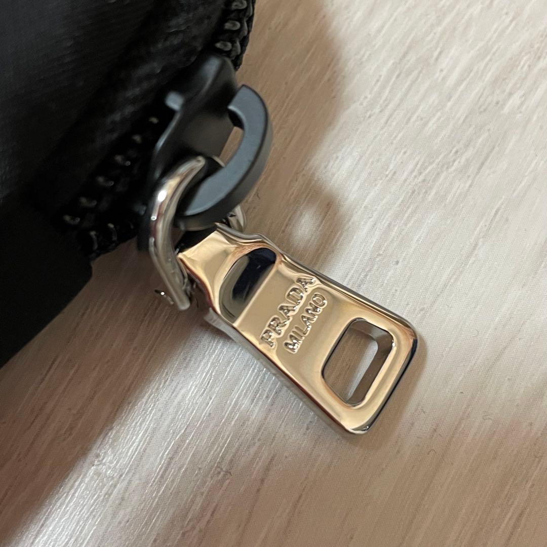 PRADA RE-NYLON ブラックミニポーチ　トライアングルロゴ