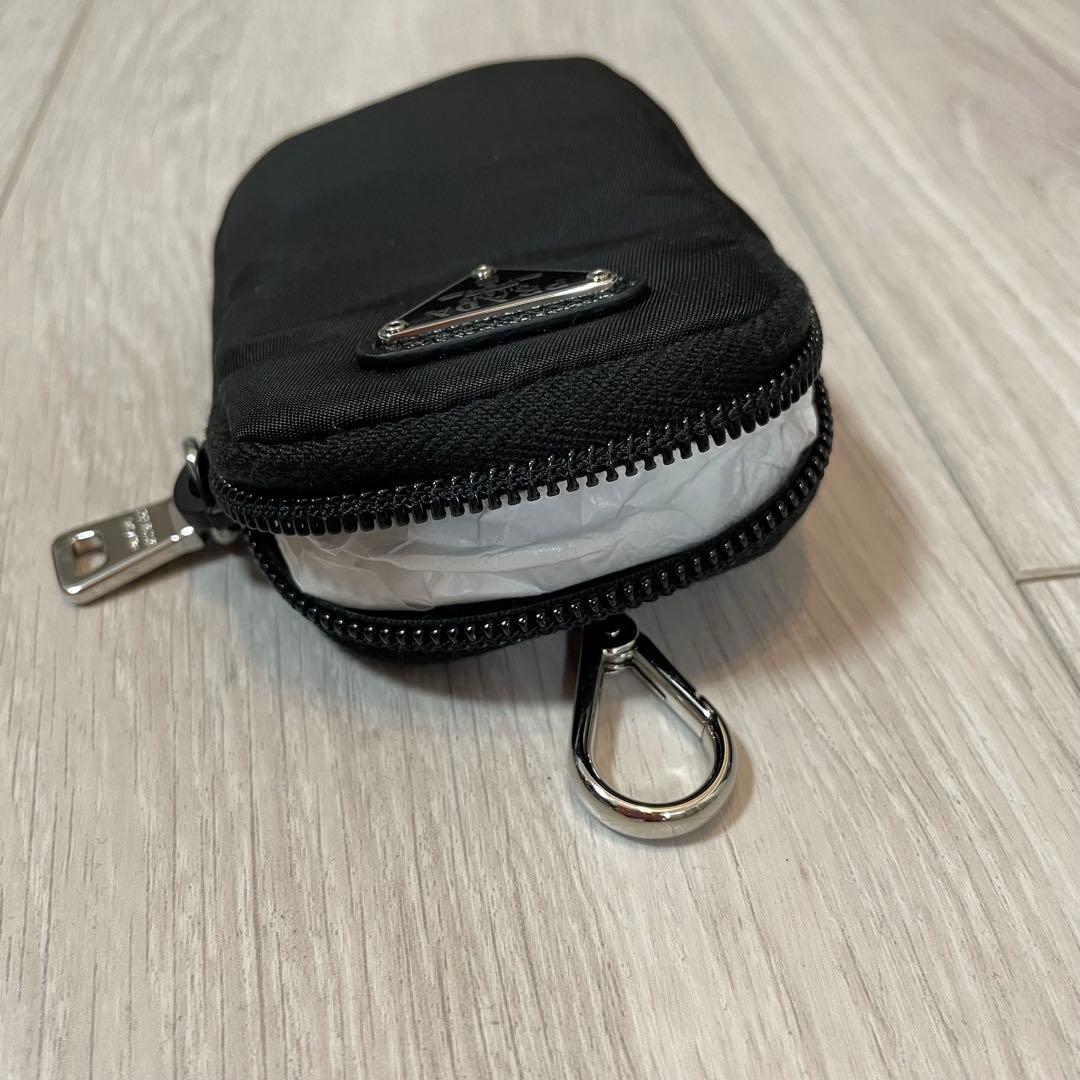 PRADA RE-NYLON ブラックミニポーチ　トライアングルロゴ