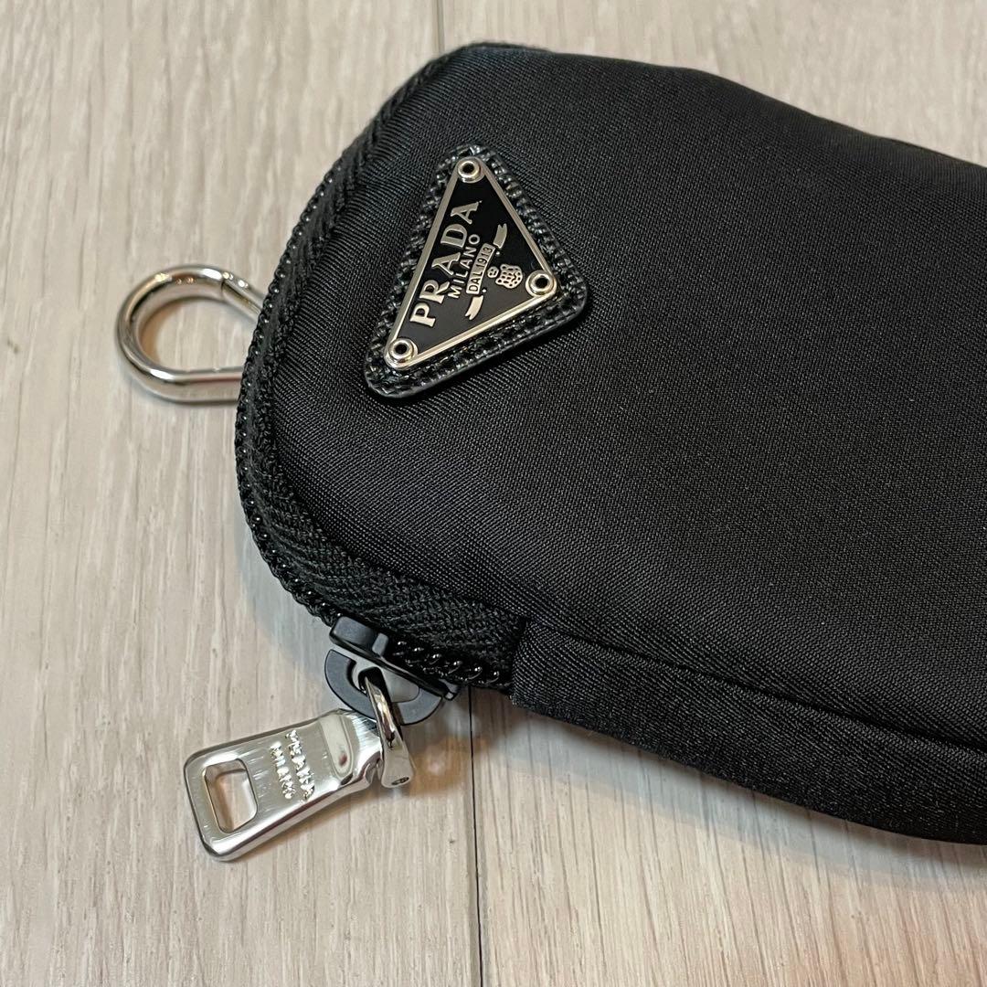 PRADA RE-NYLON ブラックミニポーチ　トライアングルロゴ