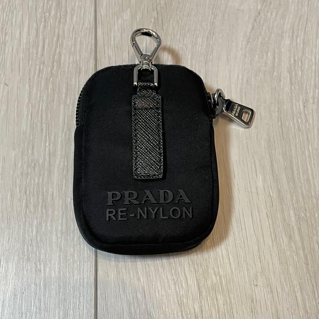 PRADA RE-NYLON ブラックミニポーチ　トライアングルロゴ