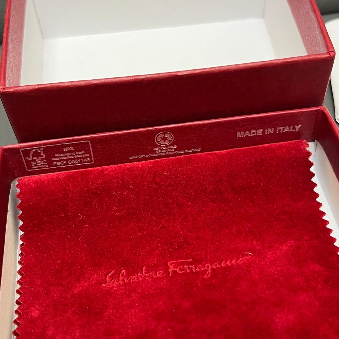 美品✨Salvatore Ferragamo レザー フープピアス