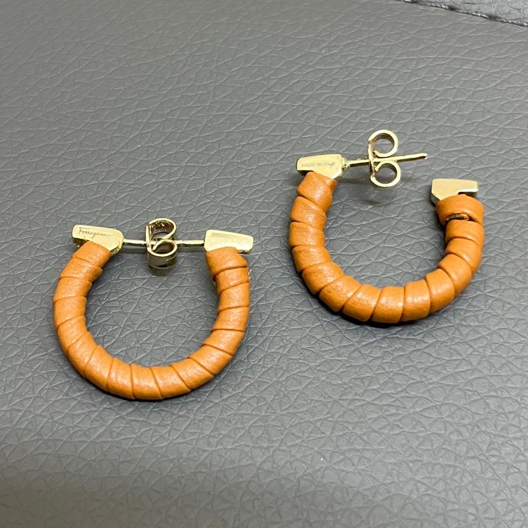 美品✨Salvatore Ferragamo レザー フープピアス