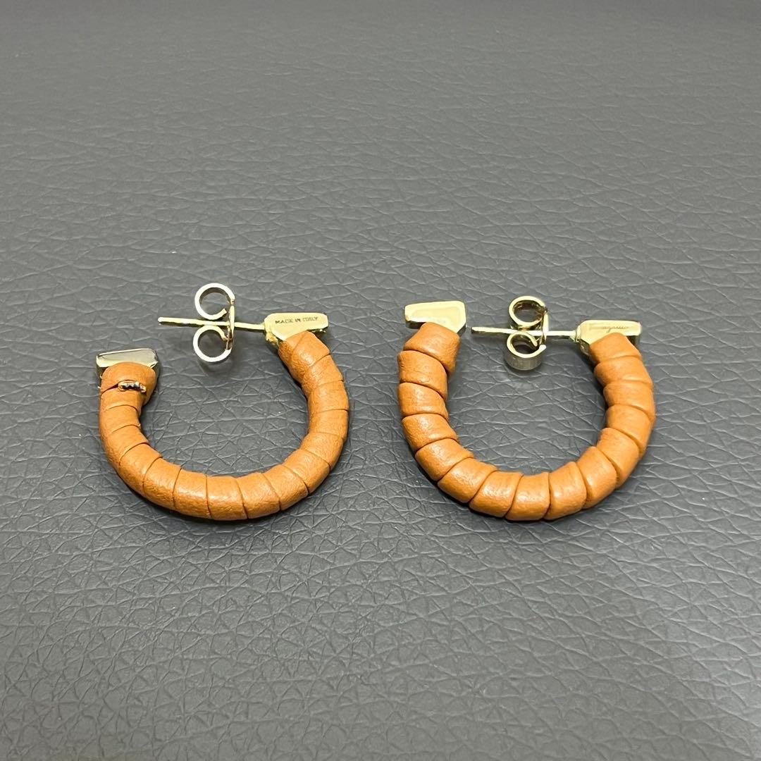 美品✨Salvatore Ferragamo レザー フープピアス