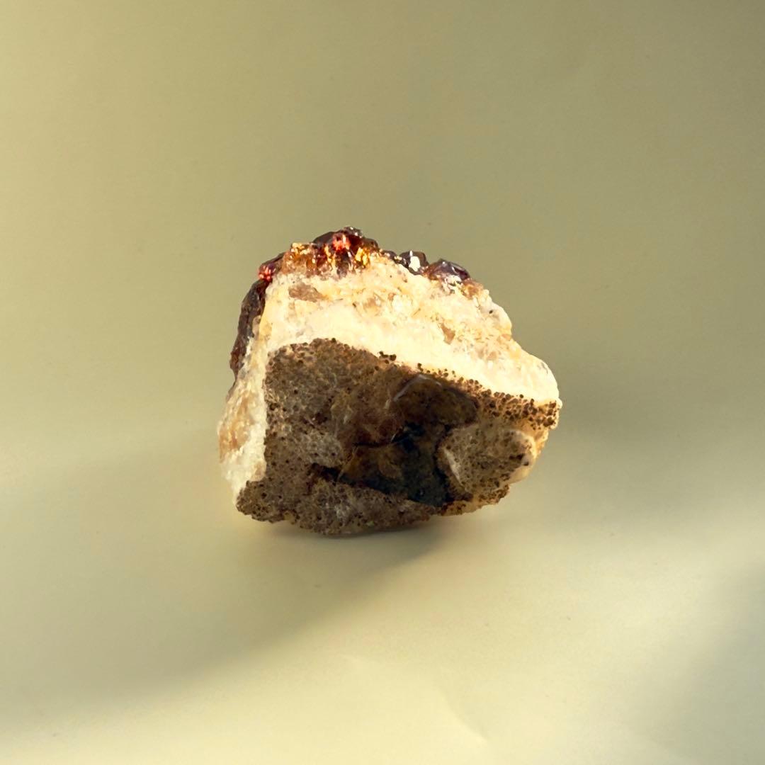 【金運を爆上げする石】黄金エネルギーをまとうキャラメルゼリーのせカスタードケーキ