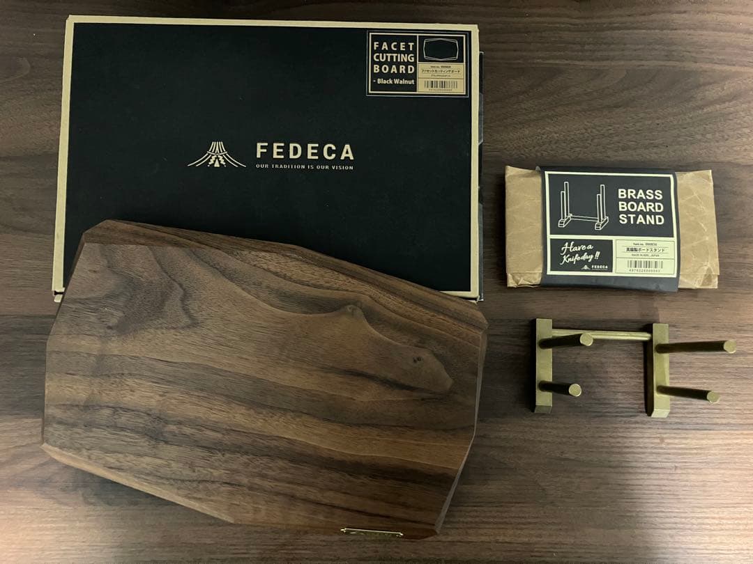 K　FEDECA カッティングボード　真鍮製ボードスタンド付