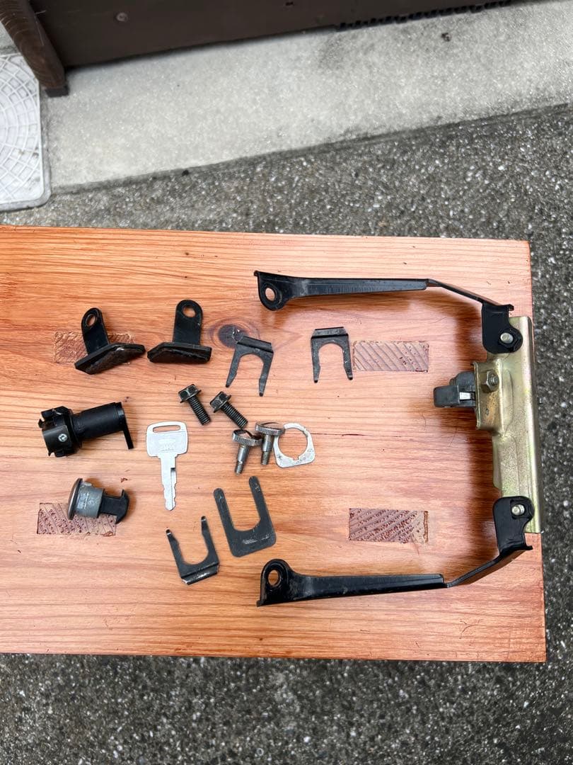 山崎商会　希少　絶版　VF750F用　シングルシートカウル　鍵パーツ付き