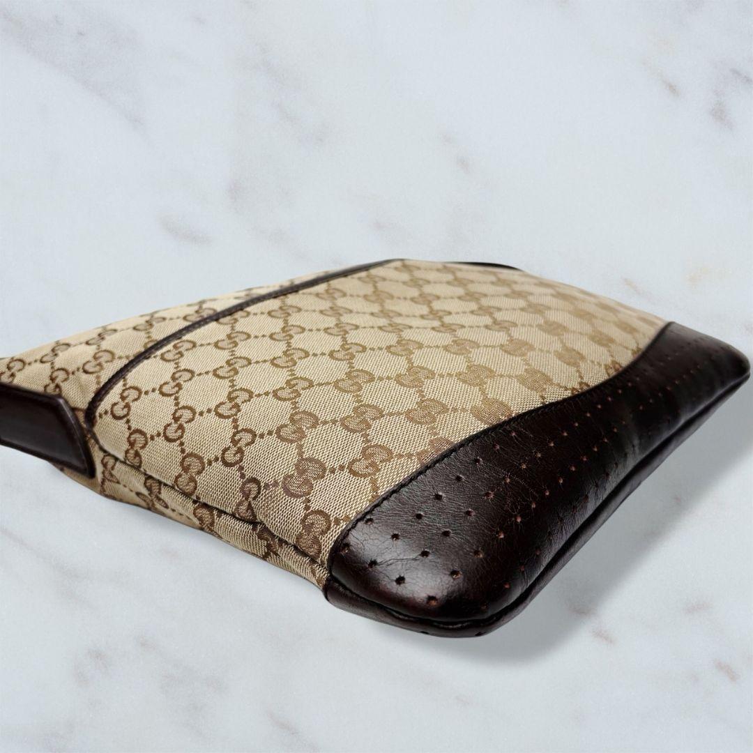 041 美品 GUCCI ショルダーバッグ GGキャンバス 斜めがけ b5