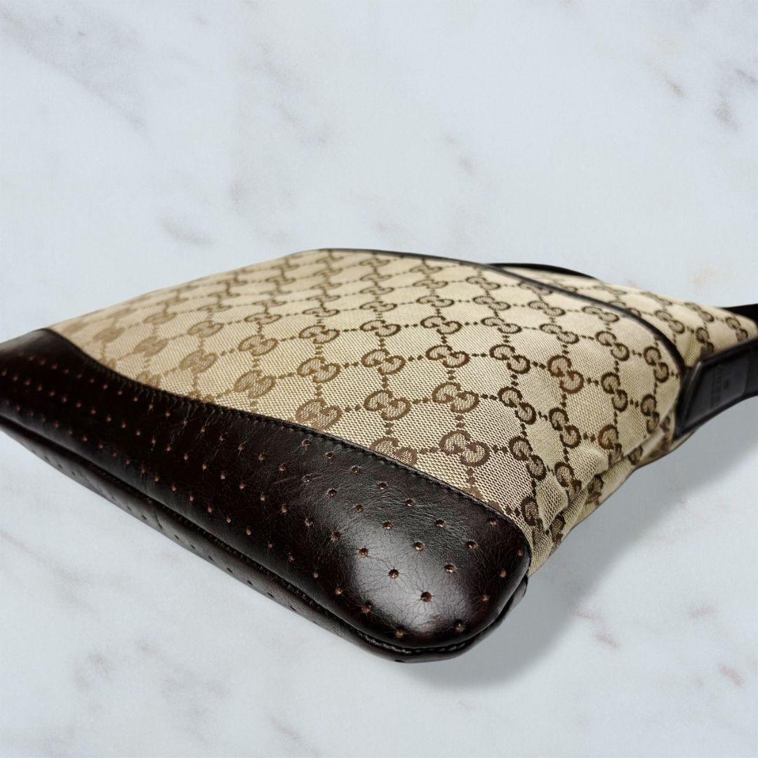 041 美品 GUCCI ショルダーバッグ GGキャンバス 斜めがけ b5