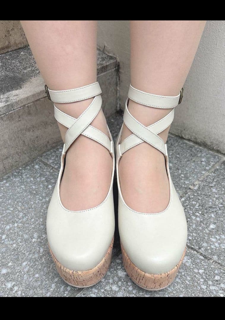 ★新品★フィント クロスストラップ厚底パンプス