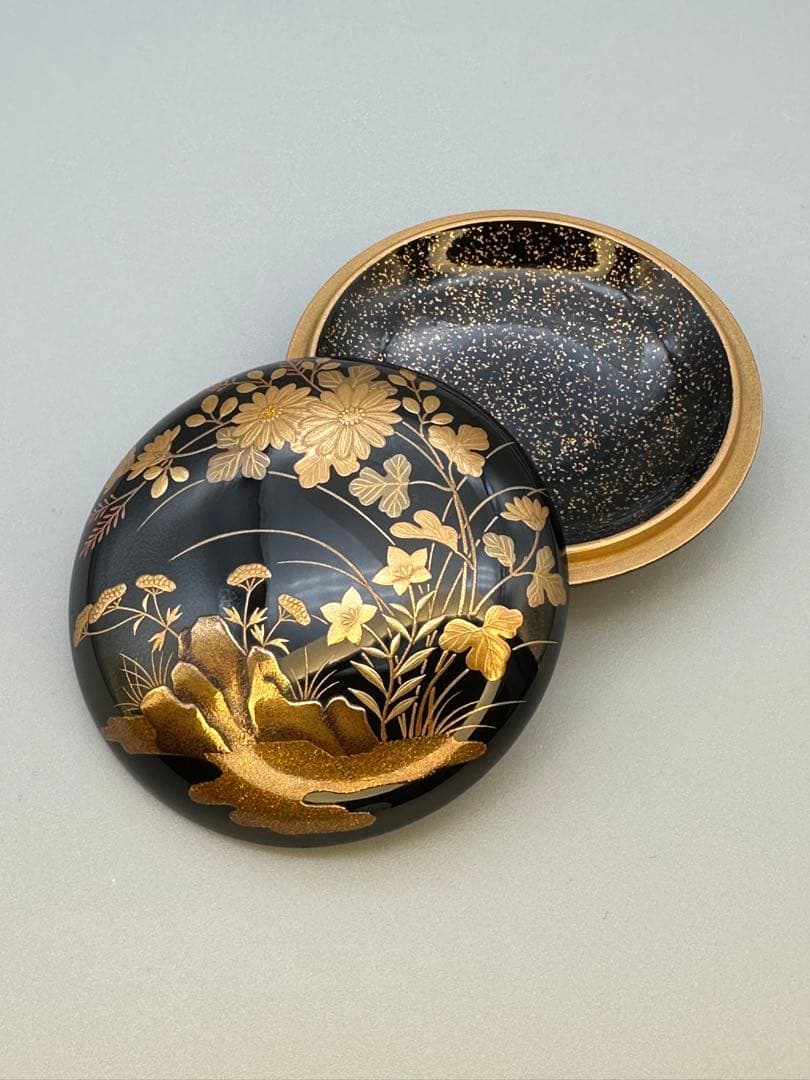 明窪田　茶道具　香合　熊野一寛　秋草蒔絵