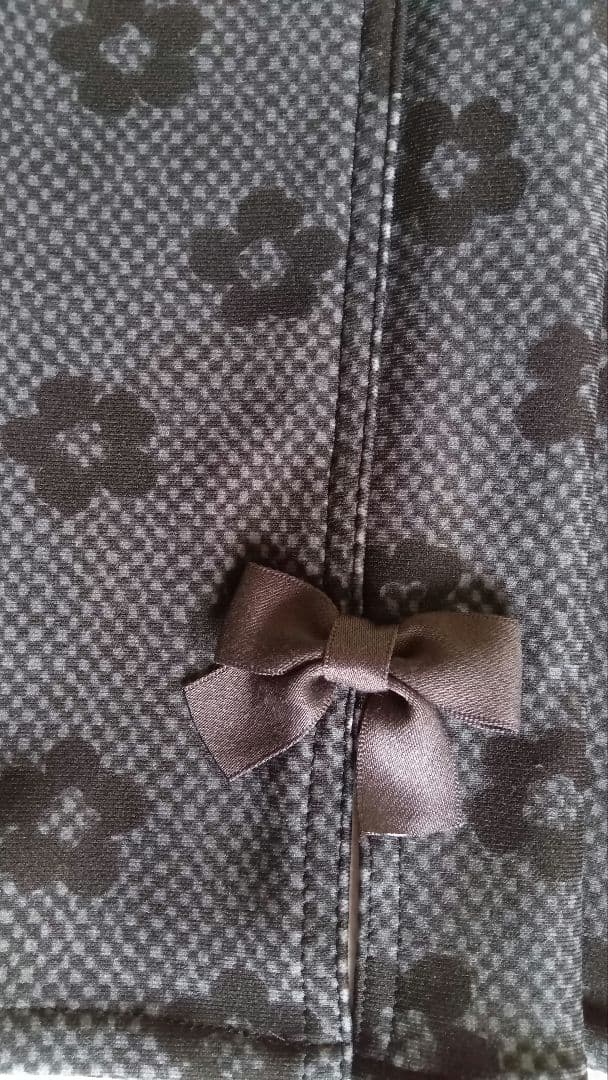 新品　裏起毛　Lサイズ 花柄カジュアルパンツ 黒とグレー ギャラリービスコンティ