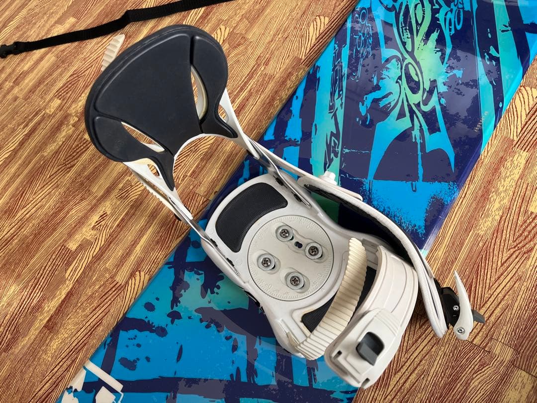 【カープ】スノーボード ビンディング セット 未使用品 （ケースおまけ）