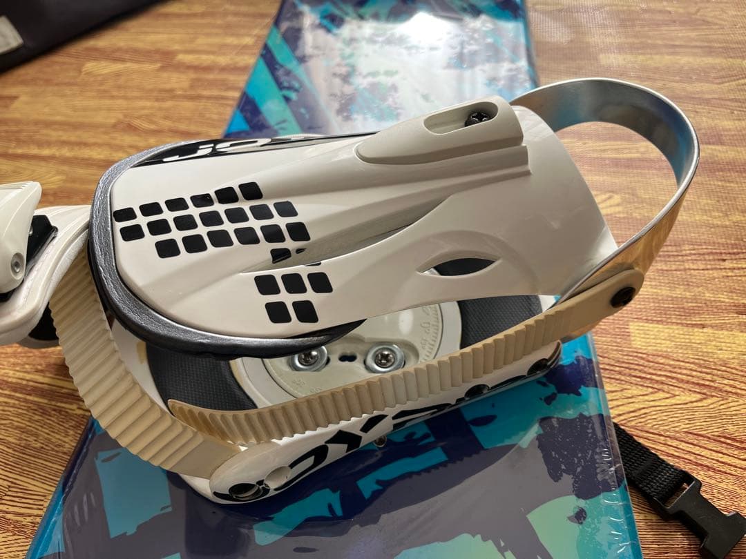 【カープ】スノーボード ビンディング セット 未使用品 （ケースおまけ）