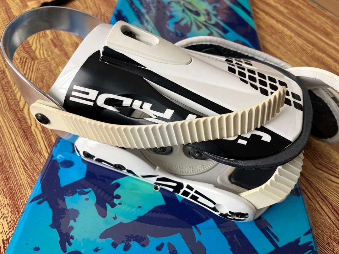 【カープ】スノーボード ビンディング セット 未使用品 （ケースおまけ）