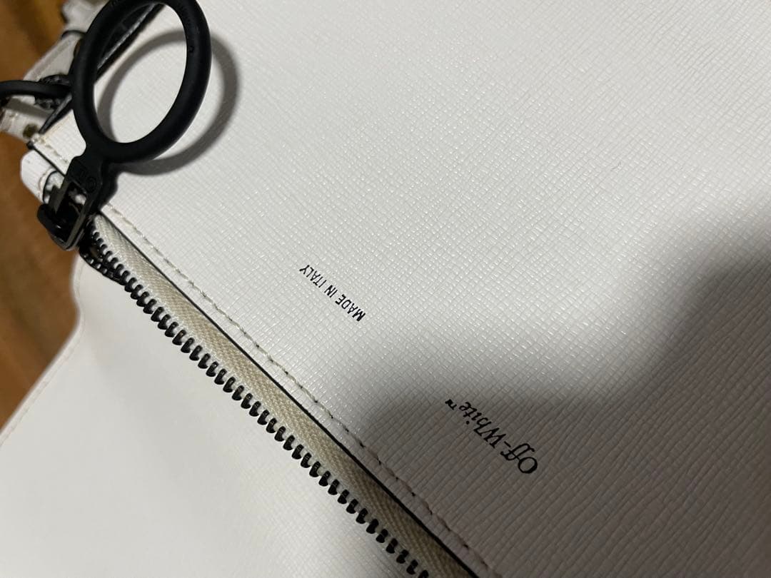 off-white オフホワイトショルダーバッグレザーバッグ　ミニサイズ