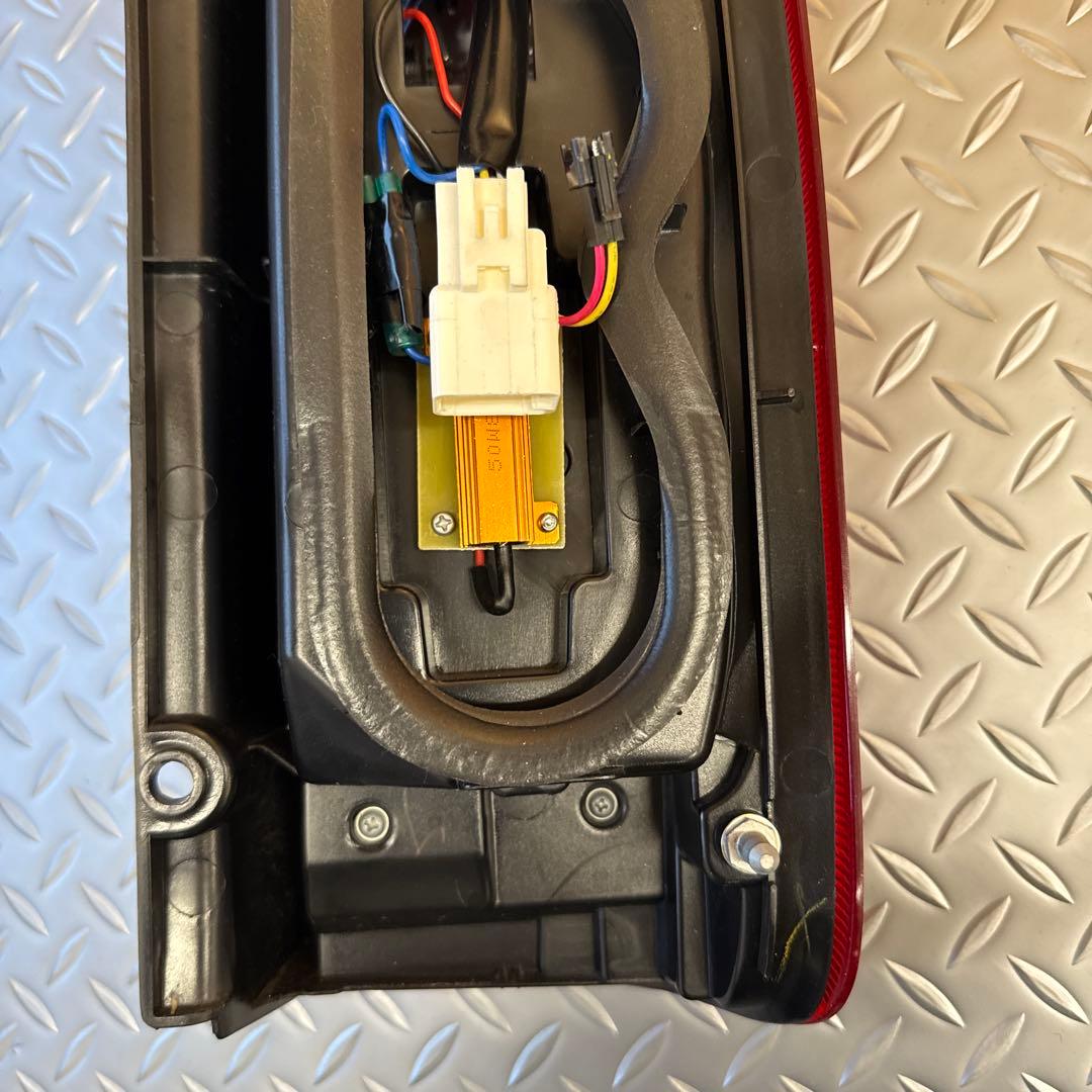 【美品】ハイエース JEWEL LEDテールランプ TT200HUS-RC-1