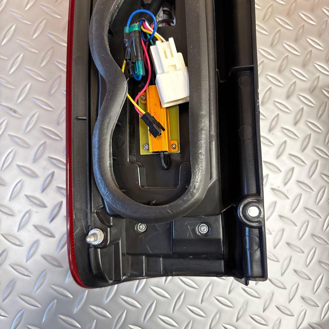 【美品】ハイエース JEWEL LEDテールランプ TT200HUS-RC-1