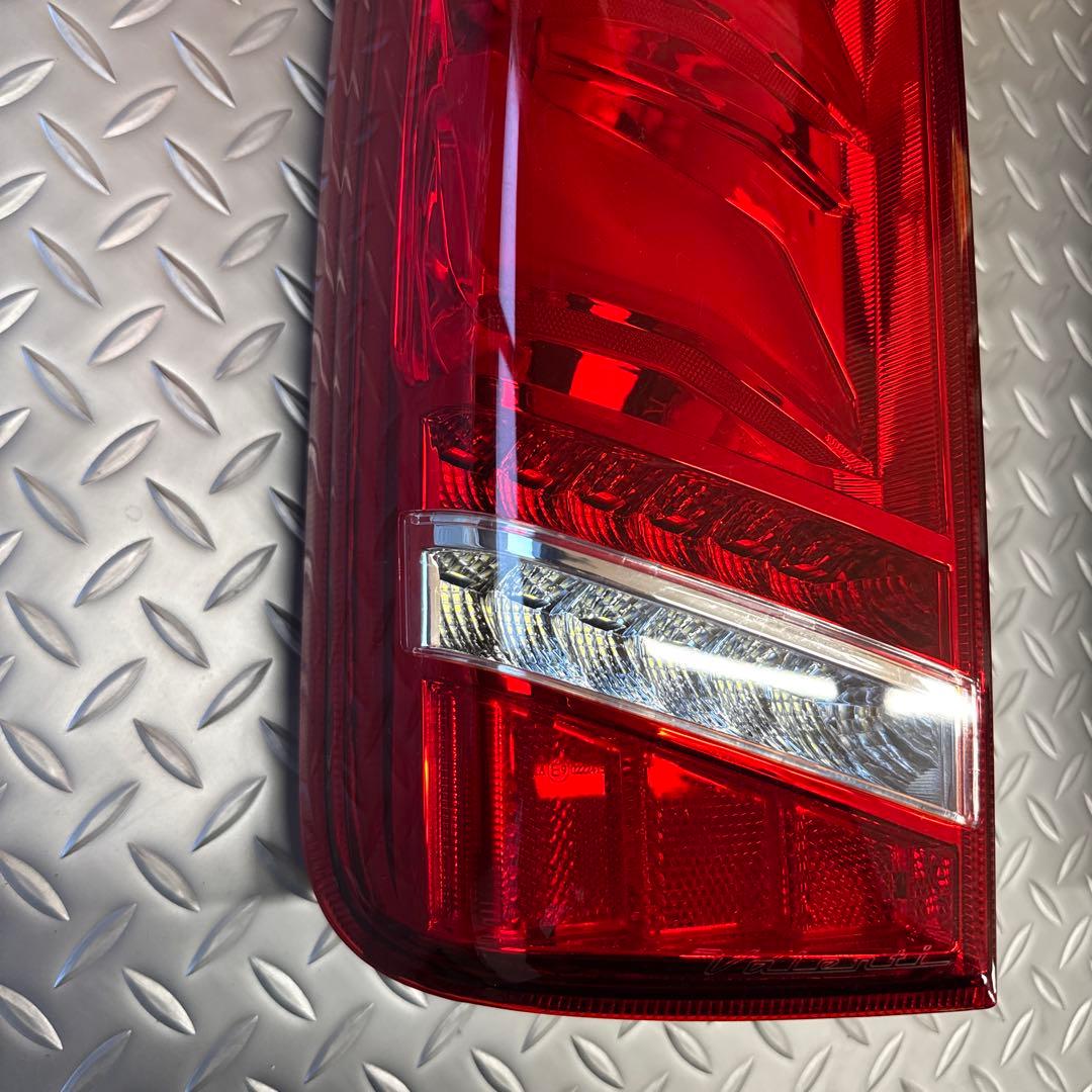 【美品】ハイエース JEWEL LEDテールランプ TT200HUS-RC-1