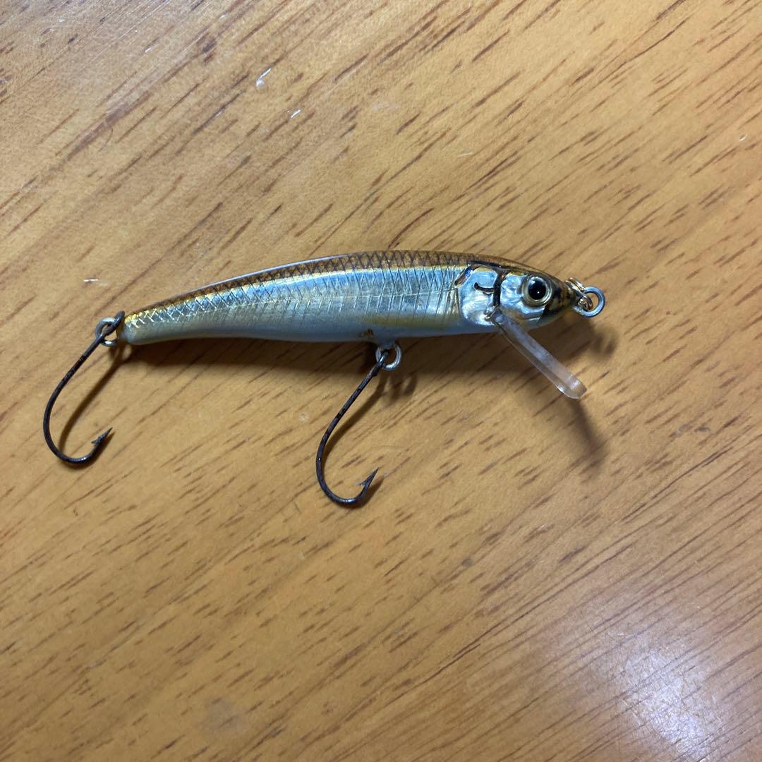 渓流でもハンドメイド　ウッドベイトルアー