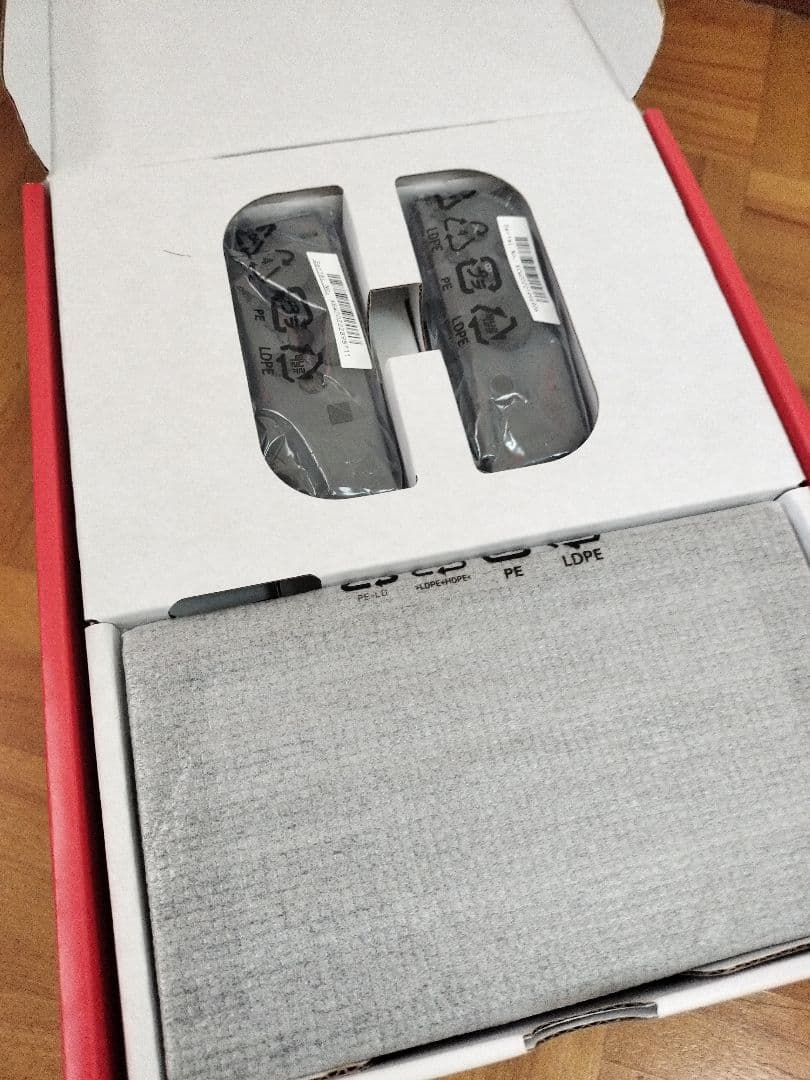 Nintendo Switch グレー 　3/29購入！ メーカー保証1年弱！