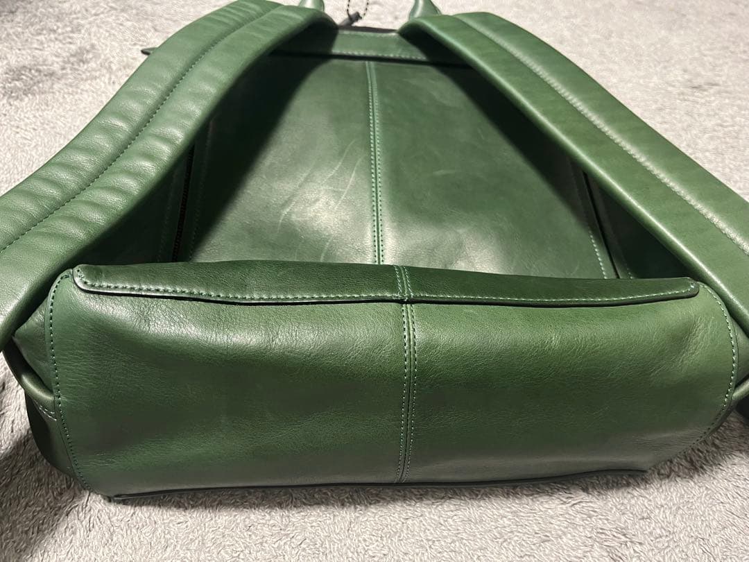 ダークグリーン ブラック レザーリュック