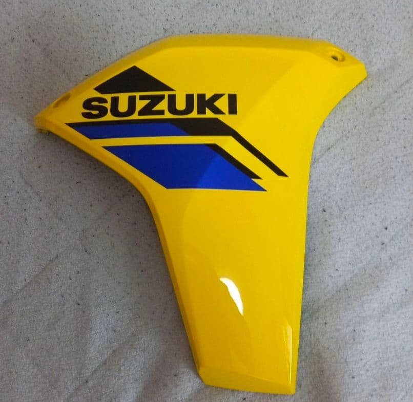 Vストローム250サイドカウル　2023年式用