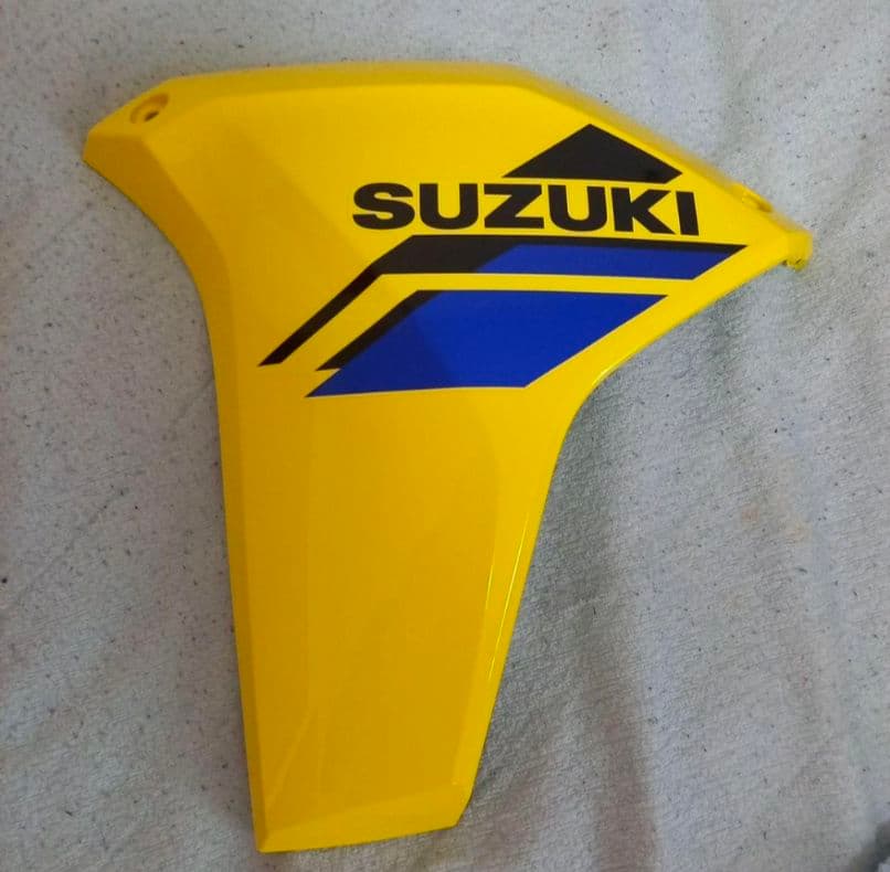 Vストローム250サイドカウル　2023年式用