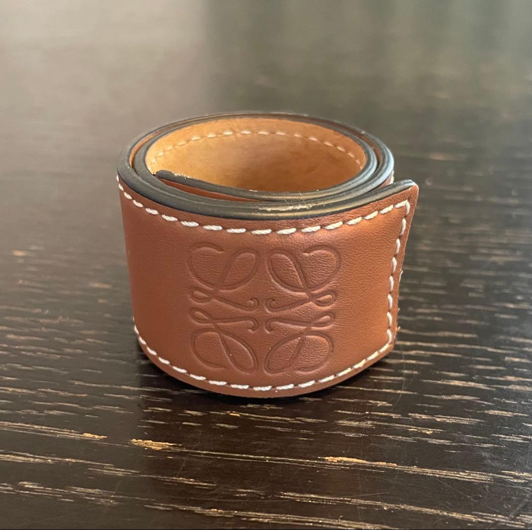 LOEWE ベージュレザー バングル