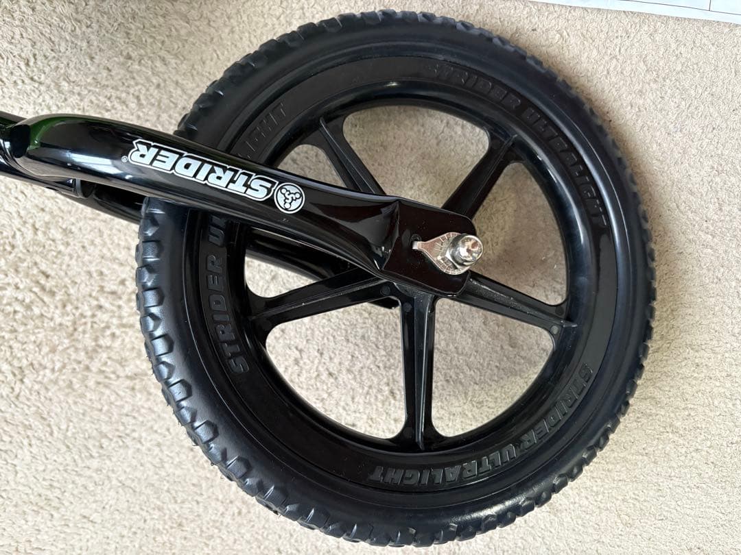 送料込み　ストライダー　スポーツ　12 グリーン　ストライダージャパン　正規