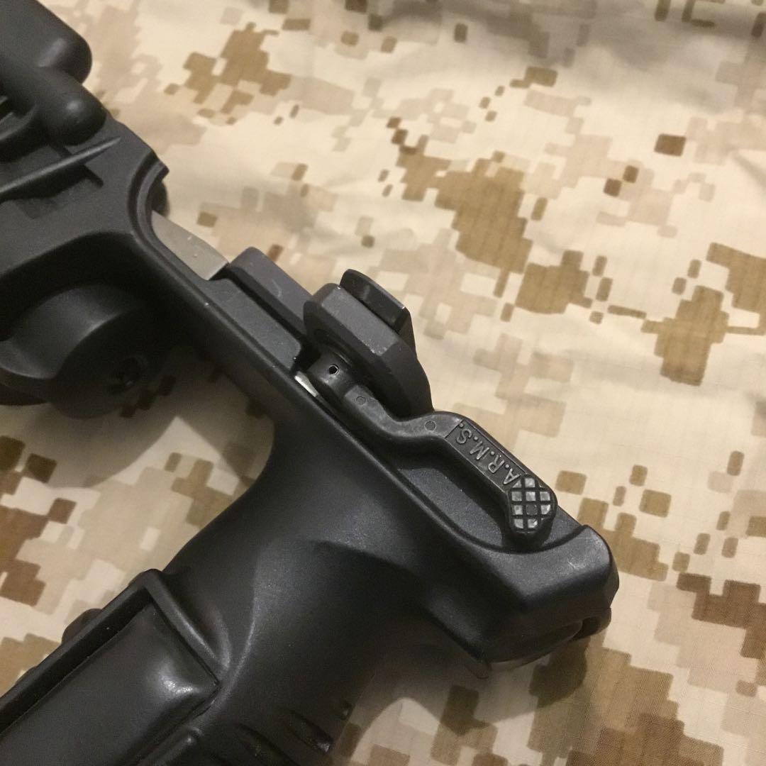 中古激レアSUREFIRE M900Aレッド フォアグリップウェポンライト 旧型