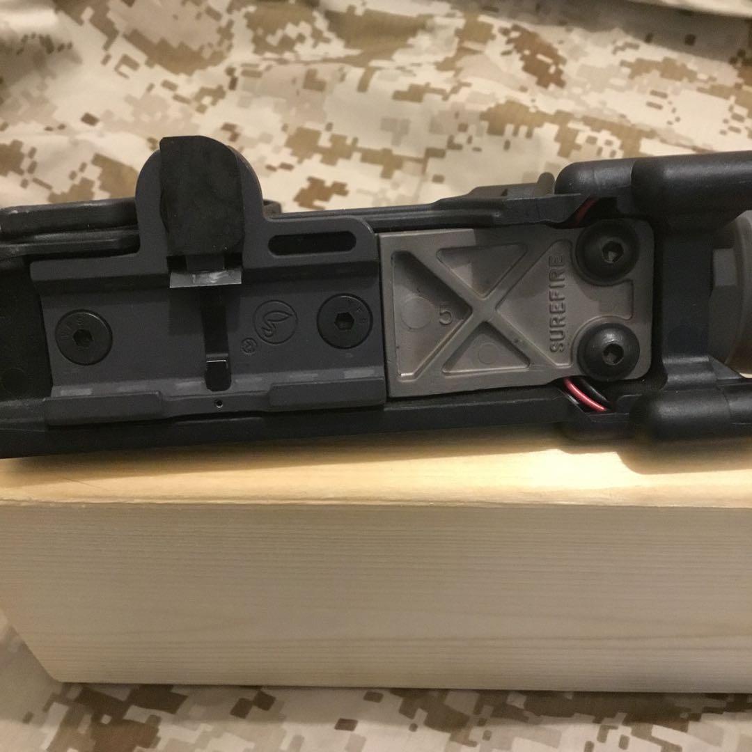 中古激レアSUREFIRE M900Aレッド フォアグリップウェポンライト 旧型