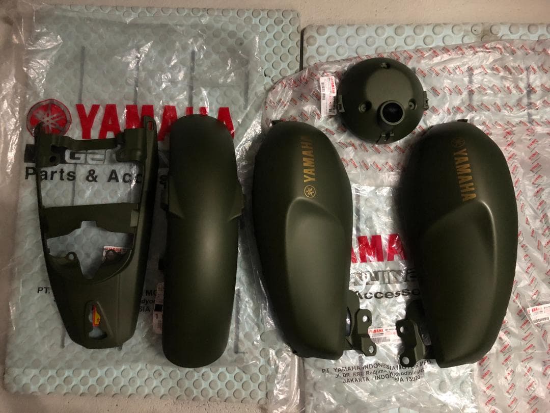 katt!　ヤマハ XSR155　XSR125　純正カウル　シート　他色々