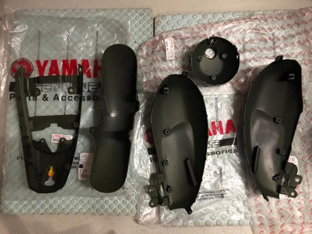 katt!　ヤマハ XSR155　XSR125　純正カウル　シート　他色々