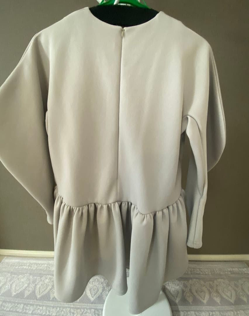 ツルバイマリコオイカワ キリル　ベージュ　グレー　長袖