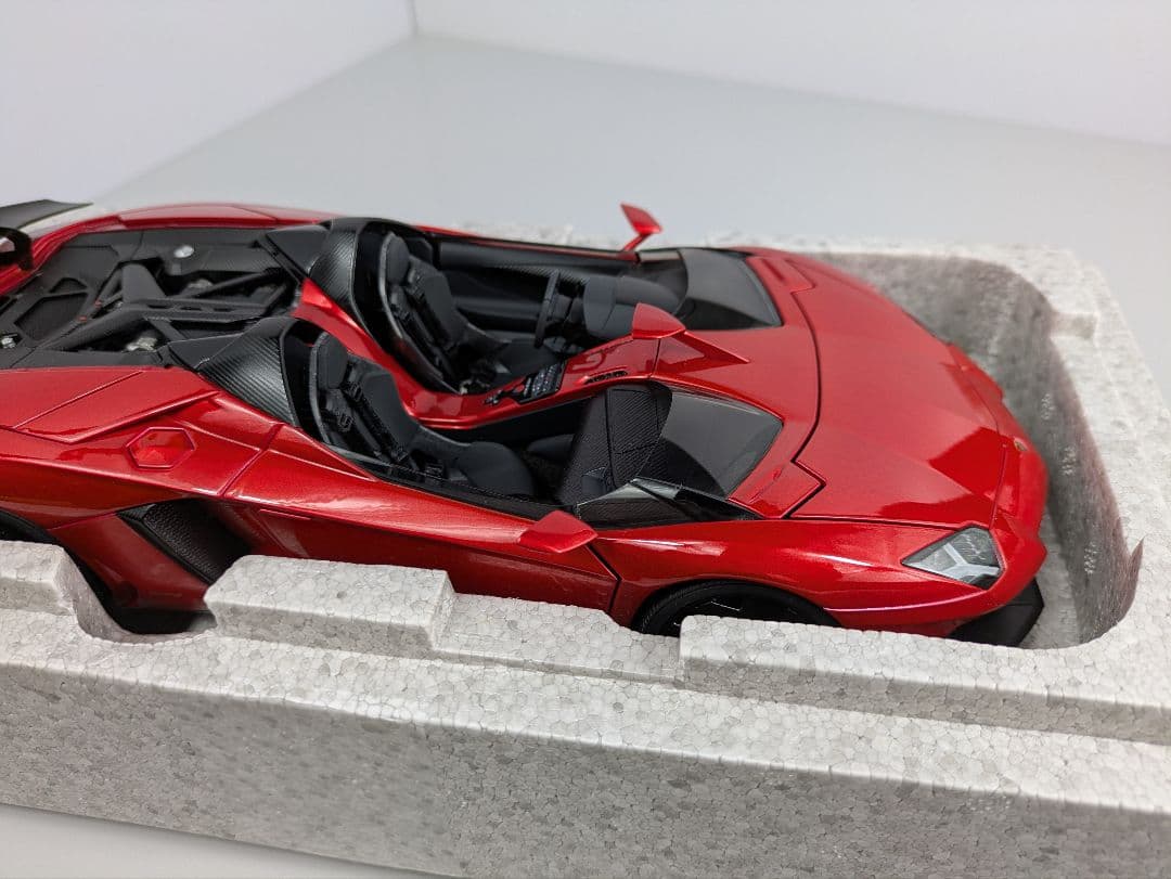 1/18 ミニカー ランボルギーニ　アヴェンタドール J オートアート　レッド