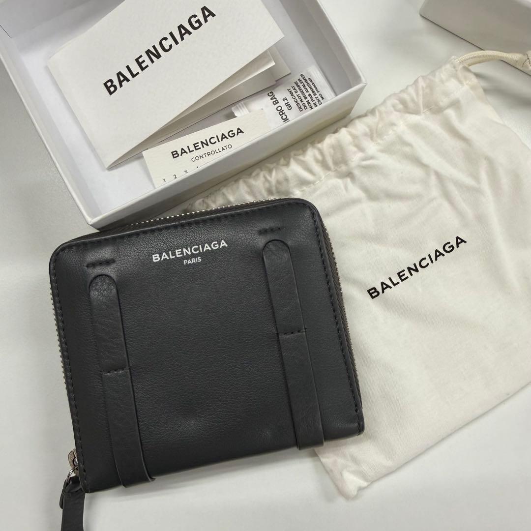 【正規品】バレンシアガ　財布　外箱・袋付き