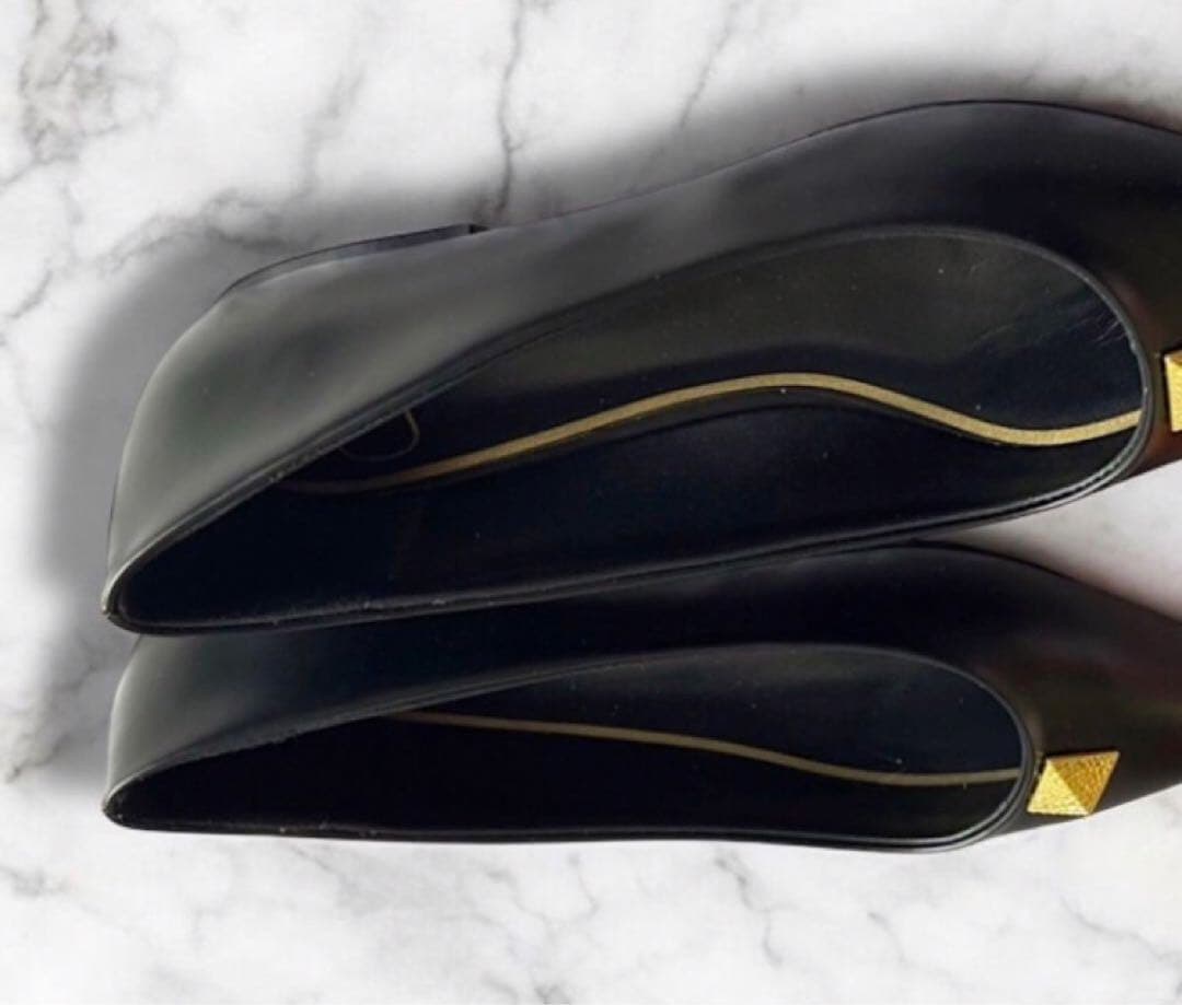 ブラックポインテッドトゥフラットシューズ