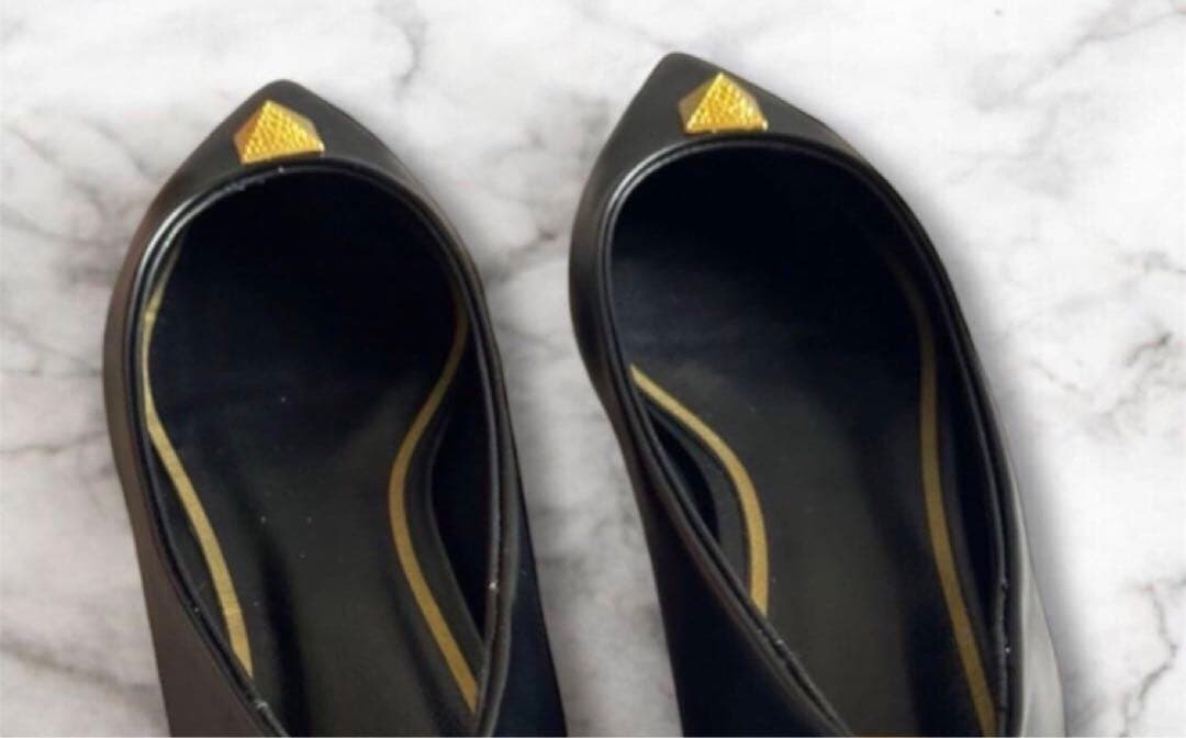 ブラックポインテッドトゥフラットシューズ