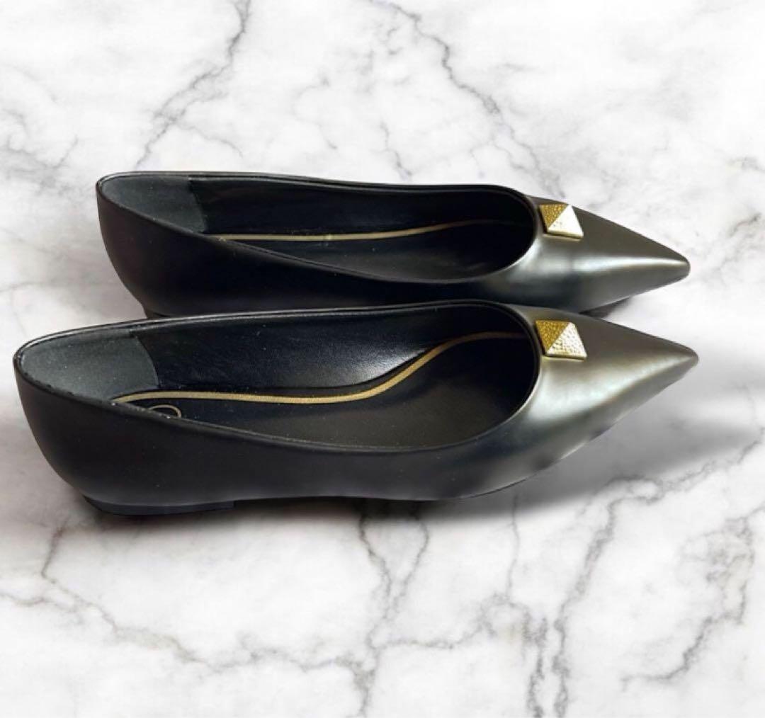 ブラックポインテッドトゥフラットシューズ