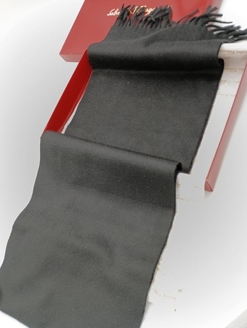 フェラガモ　マフラー　カシミヤ 100%　新品　未使用　イタリア　美品　ブラック