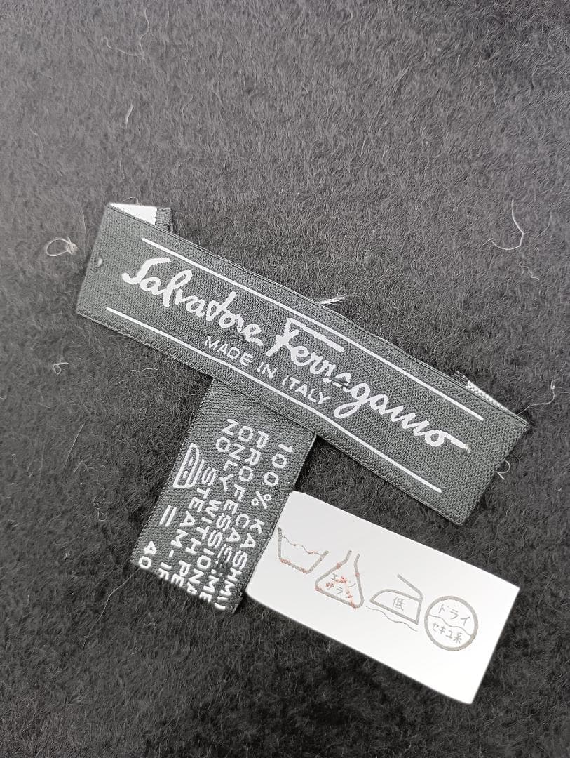 フェラガモ　マフラー　カシミヤ 100%　新品　未使用　イタリア　美品　ブラック