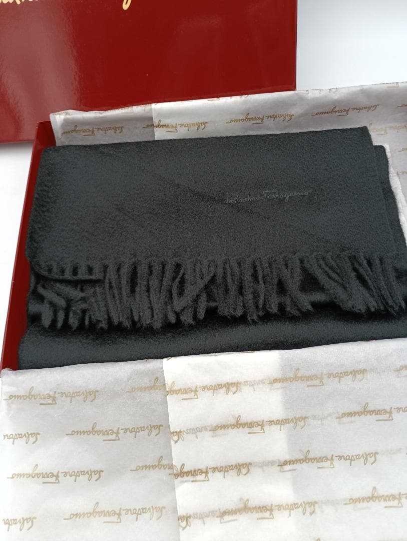 フェラガモ　マフラー　カシミヤ 100%　新品　未使用　イタリア　美品　ブラック