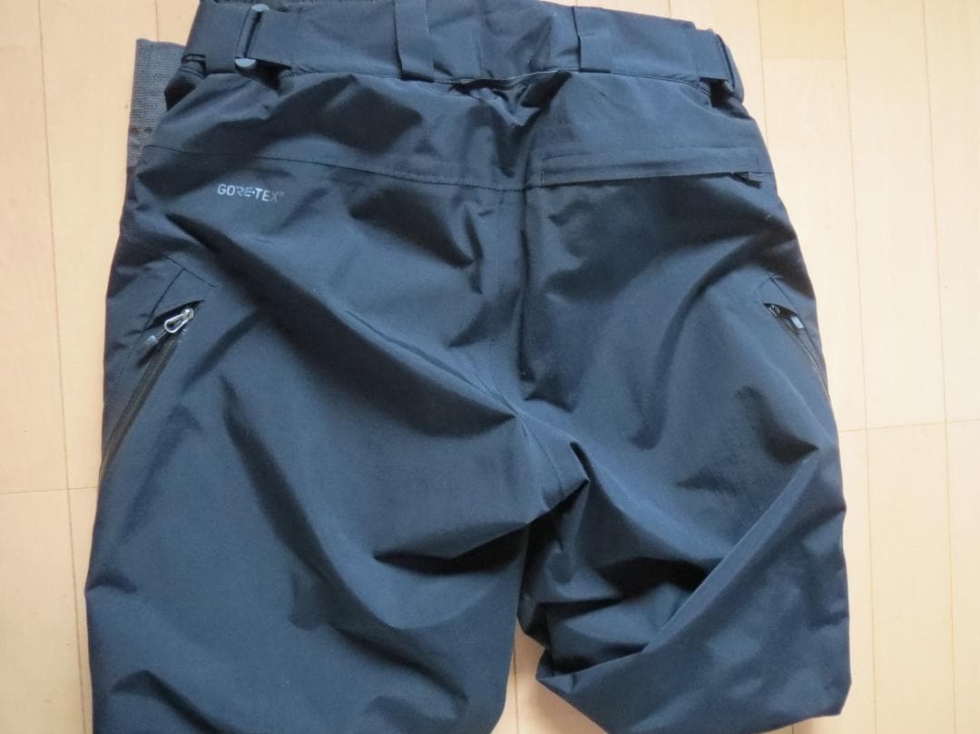 ホグロフス　スキーウェアセット（ジャケット・パンツ）