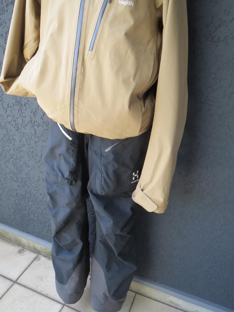 ホグロフス　スキーウェアセット（ジャケット・パンツ）