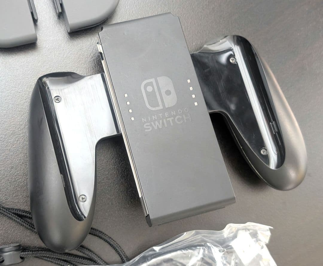 【中古】任天堂Switch本体 + プロコントローラー（おまけ付き）動作確認済み