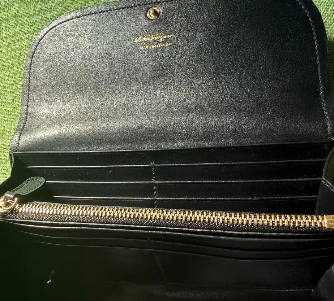 箱付美品　フェラガモ長財布ヴァラリボン黒革