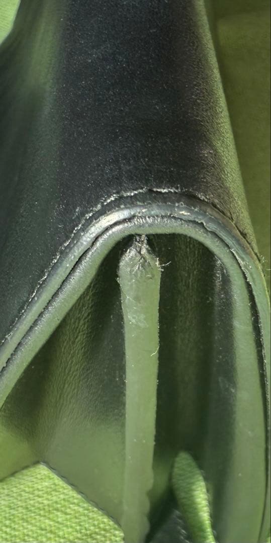 箱付美品　フェラガモ長財布ヴァラリボン黒革