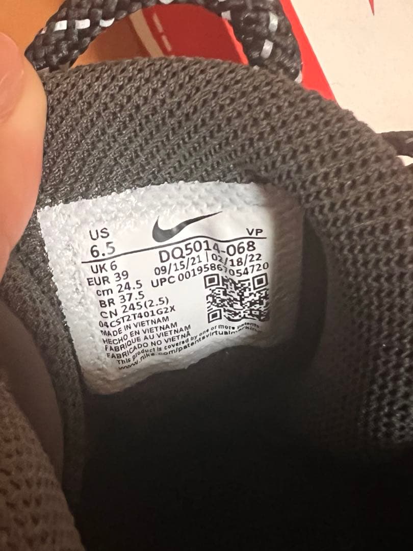 美品　NIKE AIR MORE UPTEMPO '96