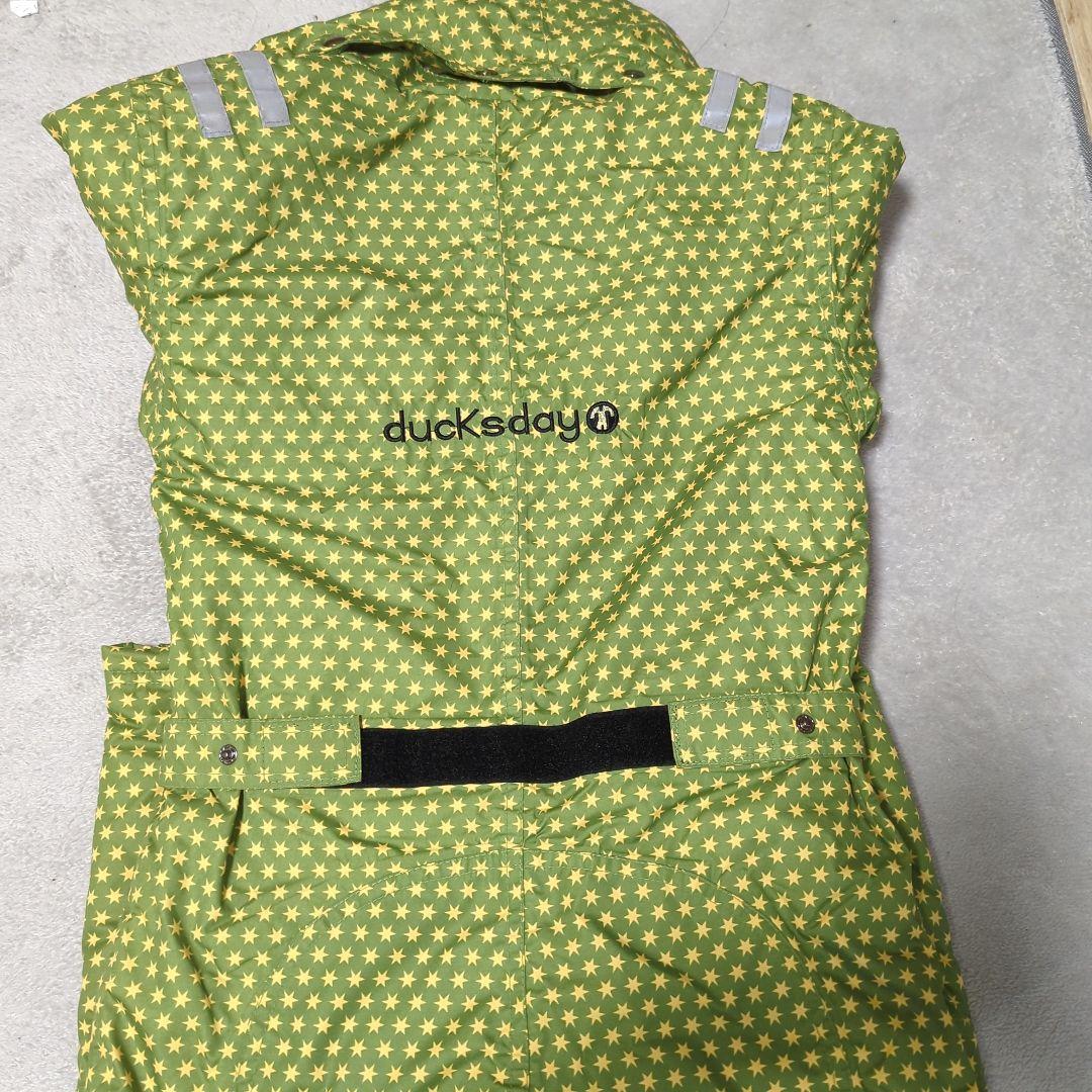 【新品未使用】ducksday 子ども用 緑色星柄スキーウェア