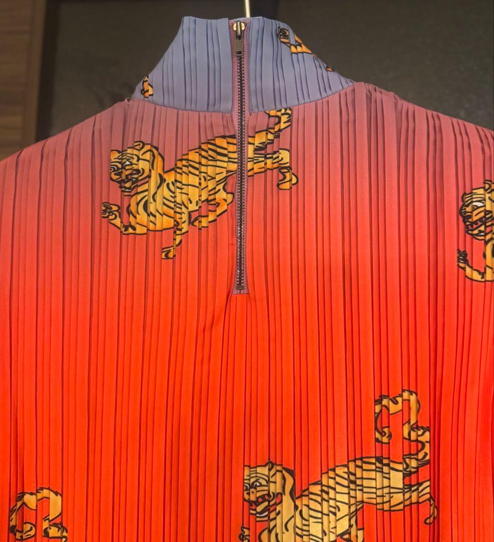 MUKZIN(ムクジン)虎柄プリーツワンピース